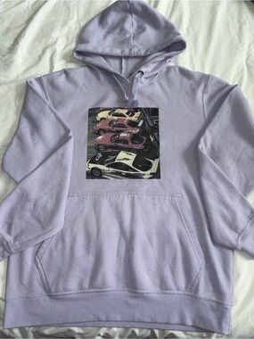 Lilac Men’s Hoodie with Car Graphic